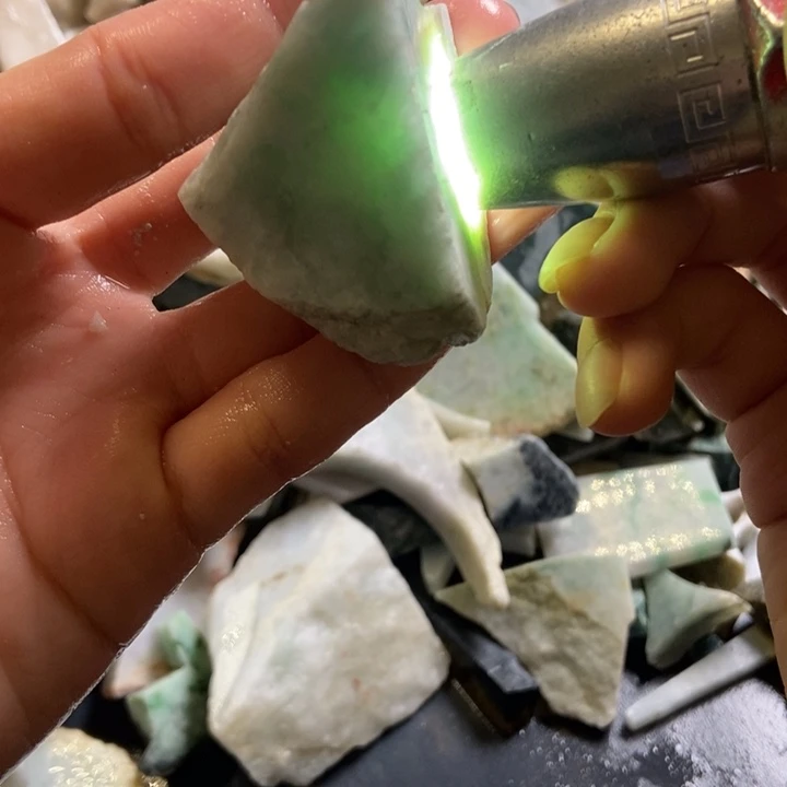 翡翠颈饰未镶嵌天然翡翠