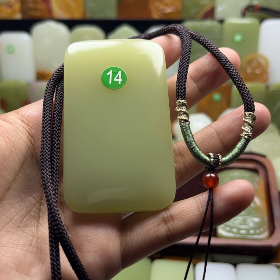 l***6时尚潮流男士无事牌