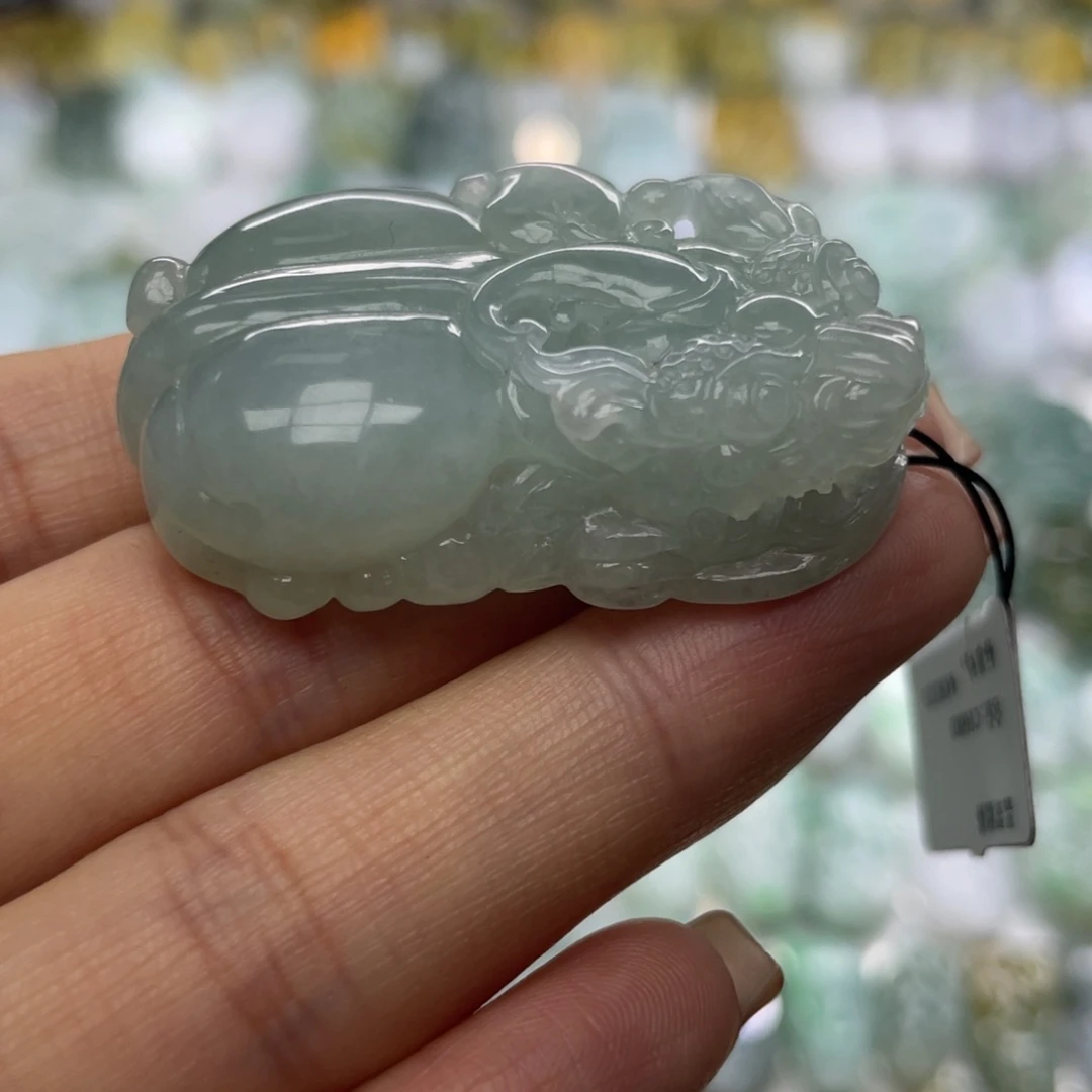 翡翠未镶嵌颈饰貔貅