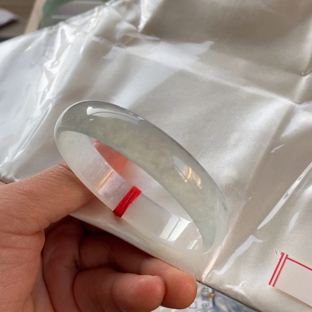 翡翠手镯未镶嵌手镯