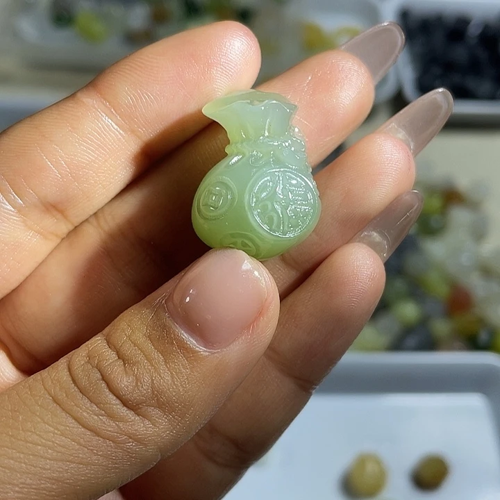 一***人和田玉未镶嵌颈饰杨姐