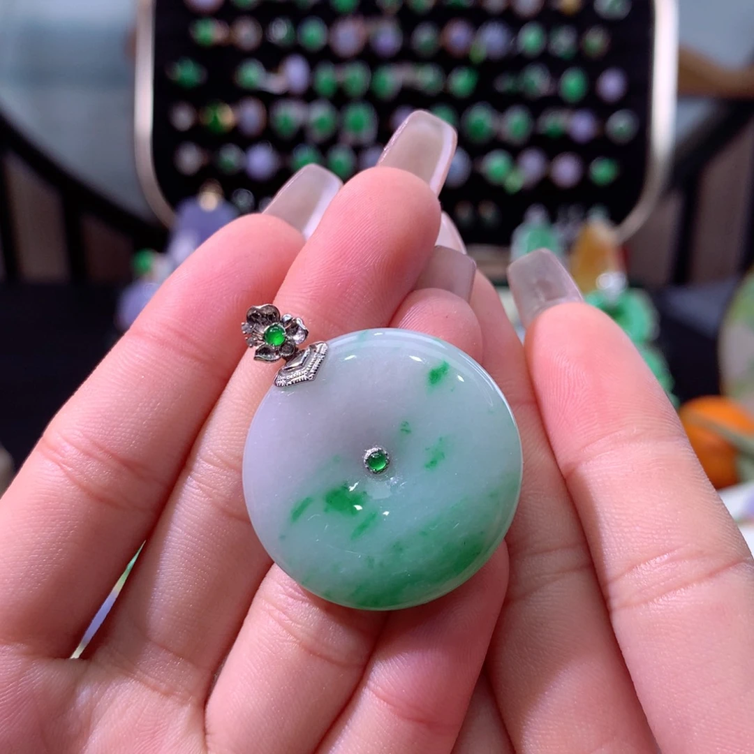 翡翠颈饰18K金镶嵌翡翠