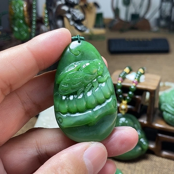 断***.和田玉（碧玉）未镶嵌颈饰