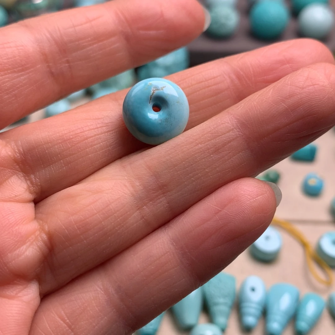 绿松石未镶嵌颈饰