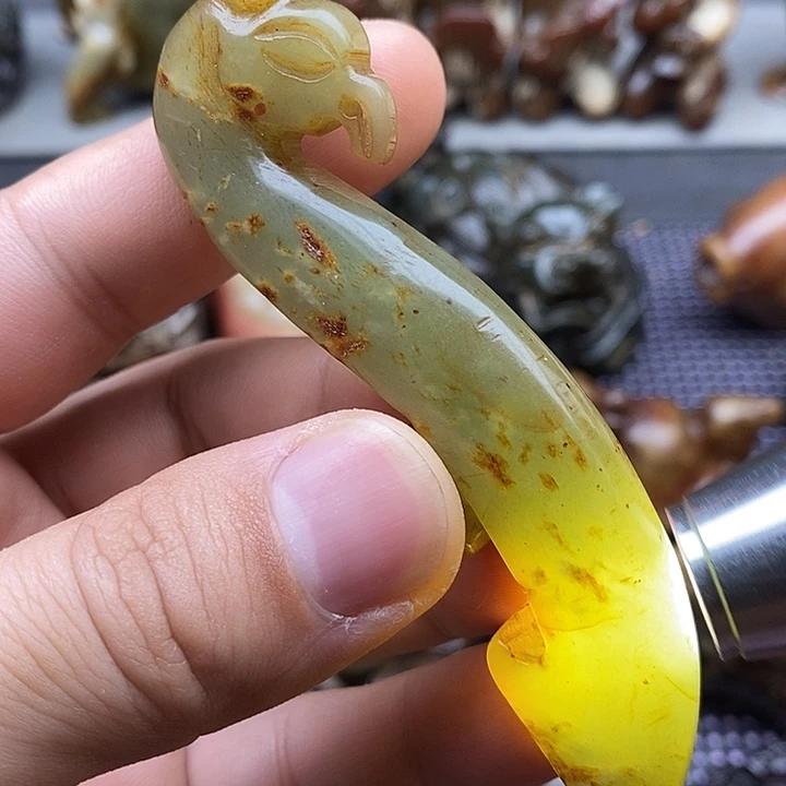 未镶嵌蛇纹石玉颈饰