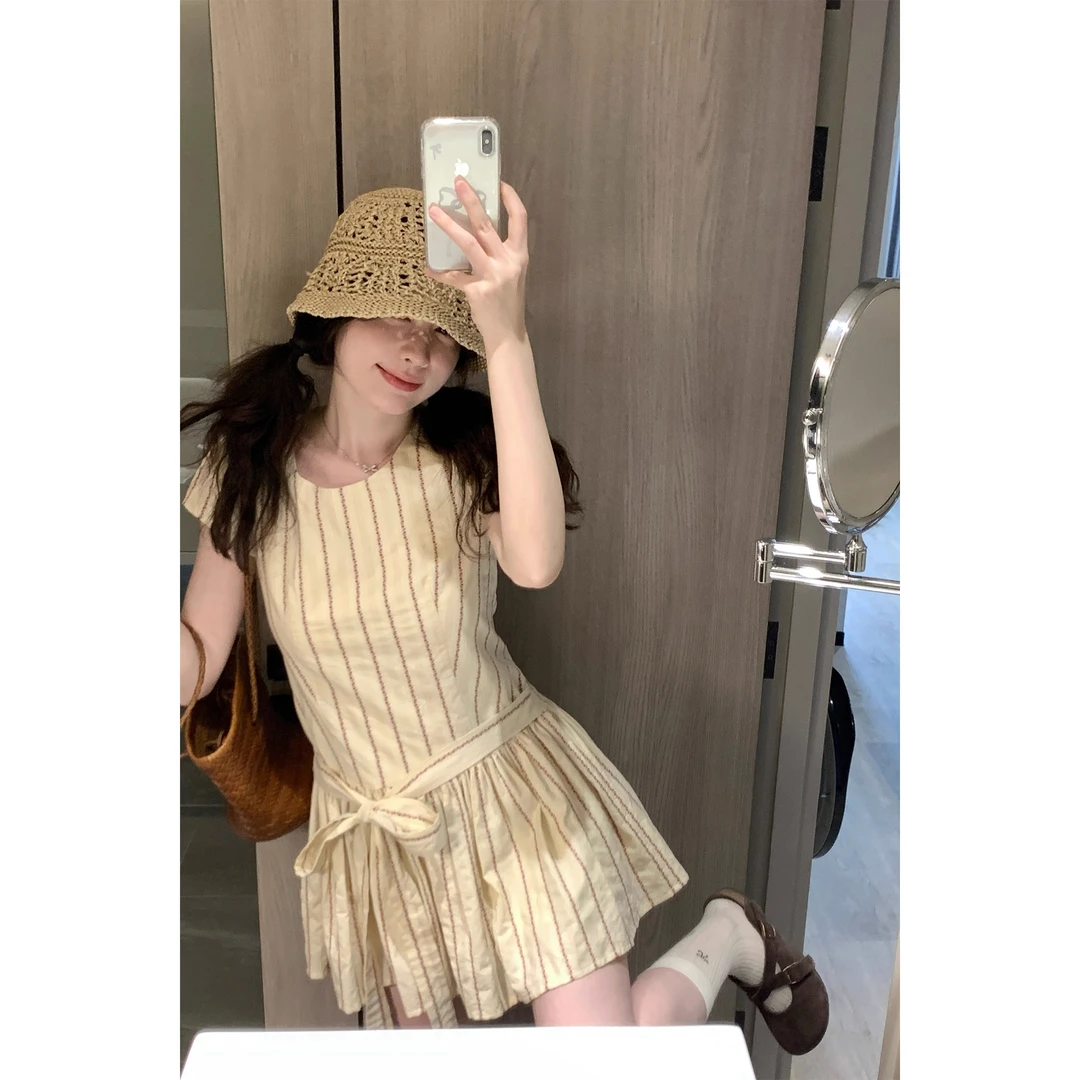 法式复古无袖背心连衣裙女夏季新款独特掐腰显瘦小个子短裙女