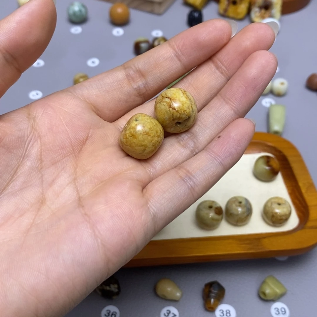 蛇纹石玉配饰合金侯*志