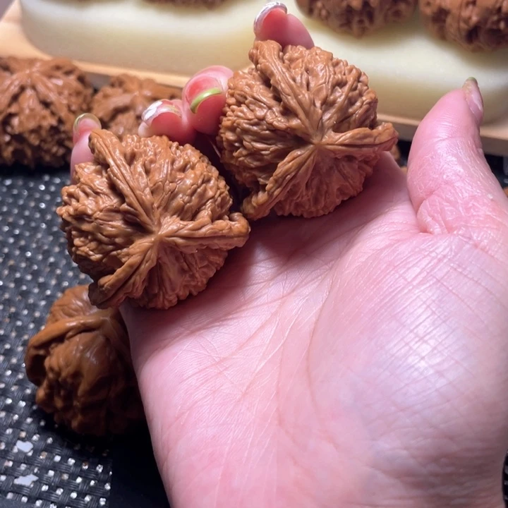 【闪购商品】桃核把件莱****特文玩麻核桃手把件手工艺
