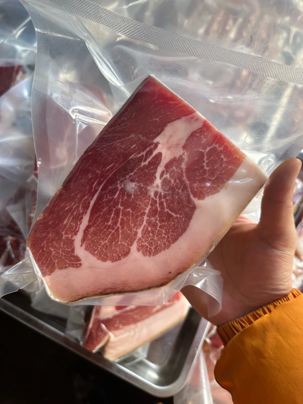 云南文山农村丘北风干三年的火腿肉切块的两斤多抽真空发货