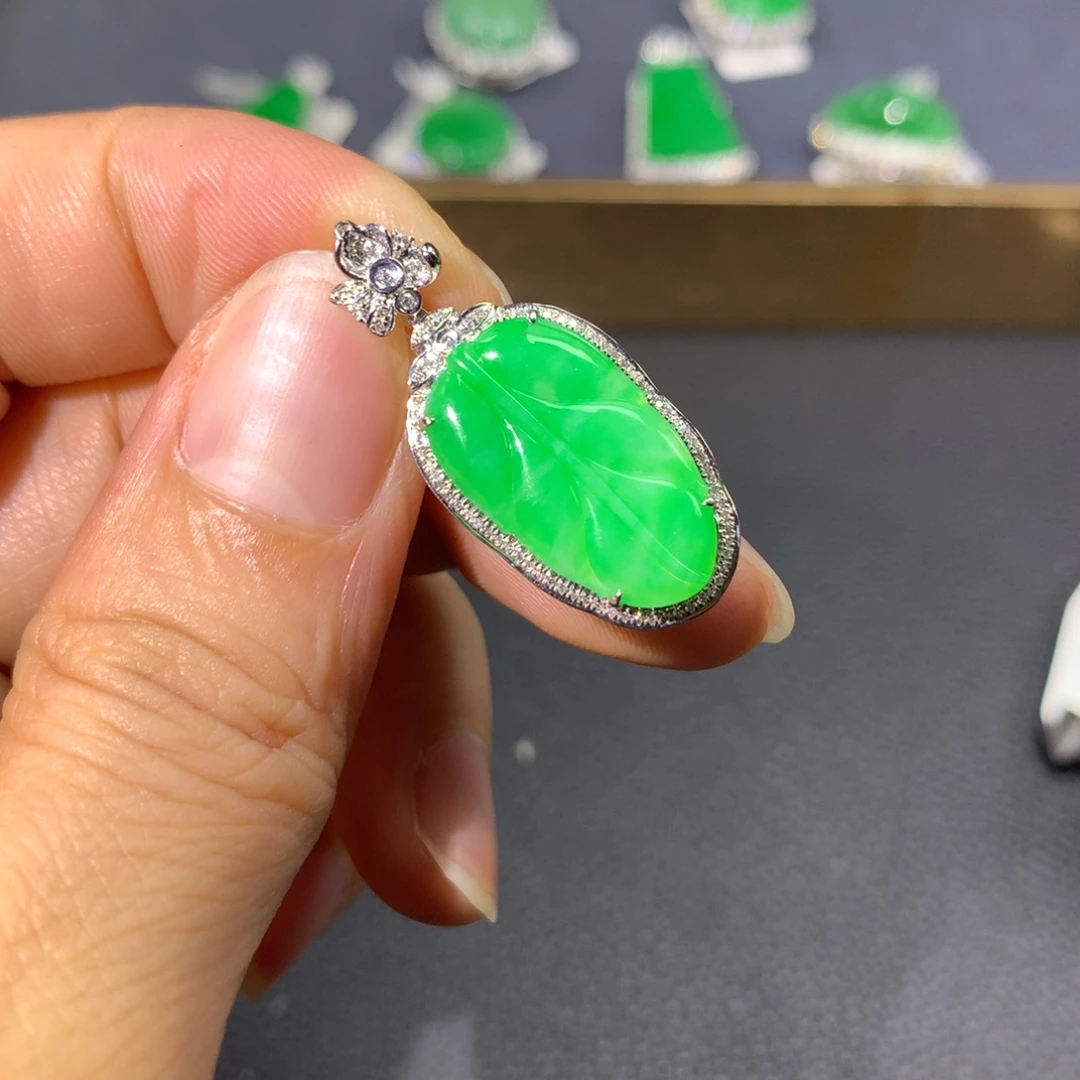 翡翠颈饰18K金镶嵌翡翠