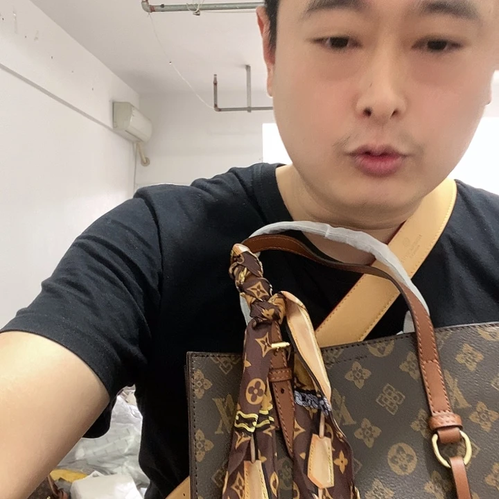 鳄鱼皮（革）犏牛皮（革）