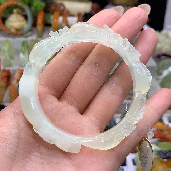 朱****未镶嵌蛇纹石玉手镯