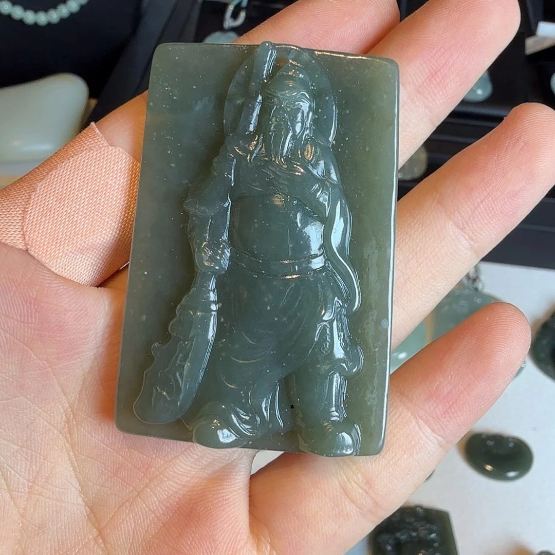 颈饰未镶嵌和田玉（青玉）站关公