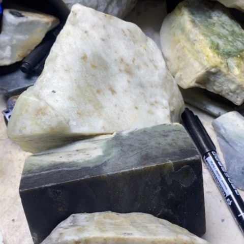 透闪石质玉未镶嵌珠宝半成品