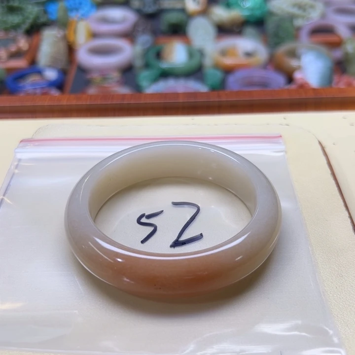 石英质玉手镯未镶嵌?**?52