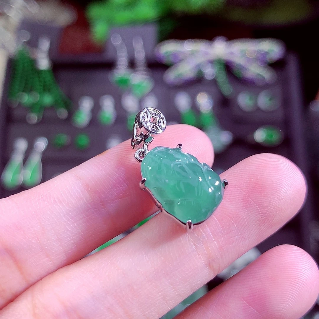 颈饰未镶嵌翡翠天然