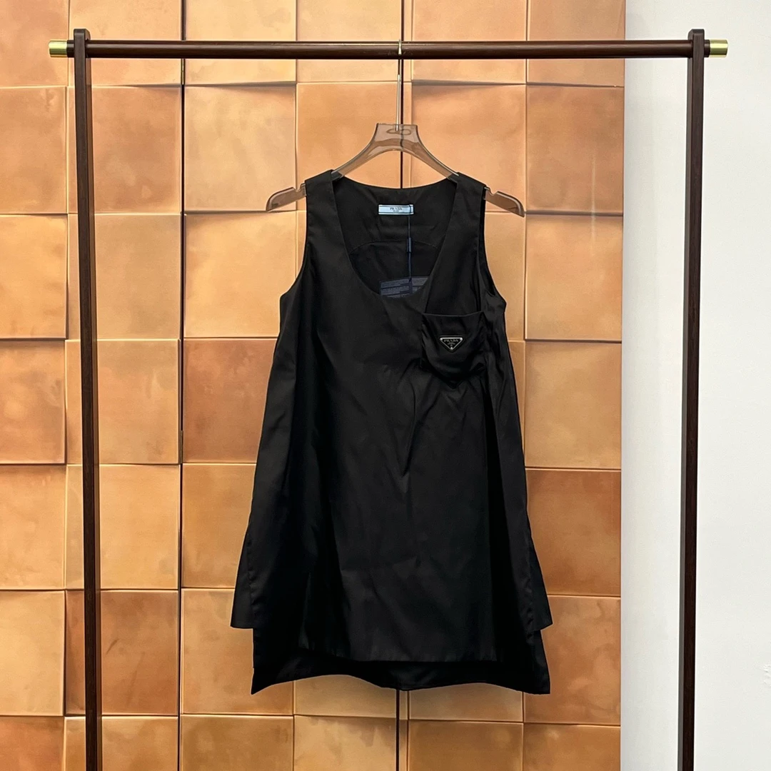 全新未使用 Prada/普拉达 三角标尼龙长款背心连衣裙/38码/29508