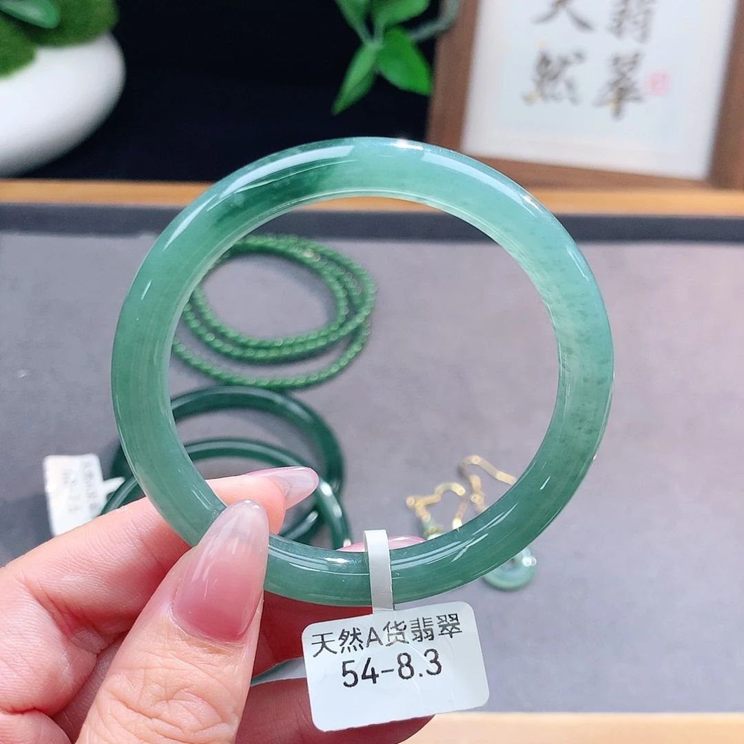 翡翠手镯（圆镯）未镶嵌