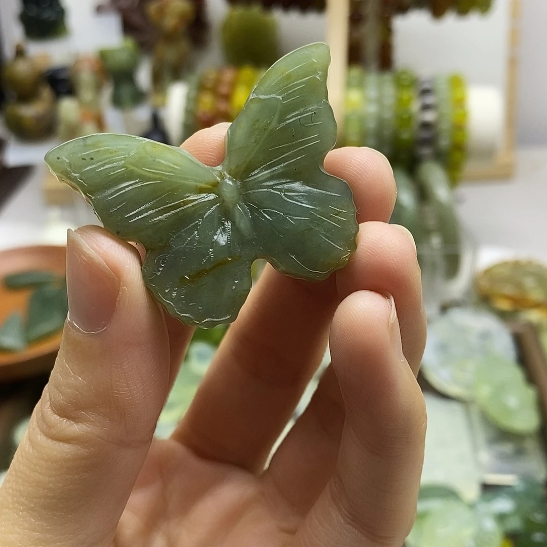 蛇纹石玉未镶嵌颈饰