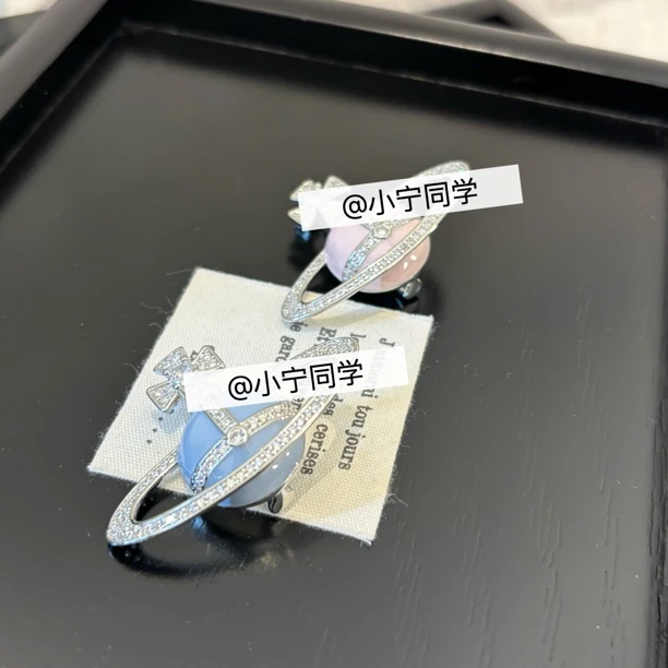 铜合金合成锆石胸针 十字地球胸针XZ161