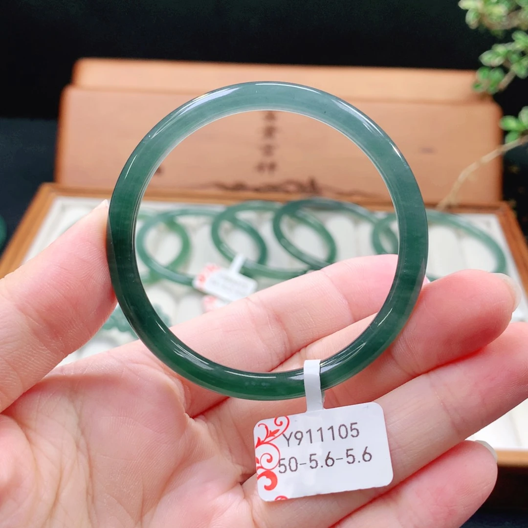翡翠手镯（圆镯）未镶嵌