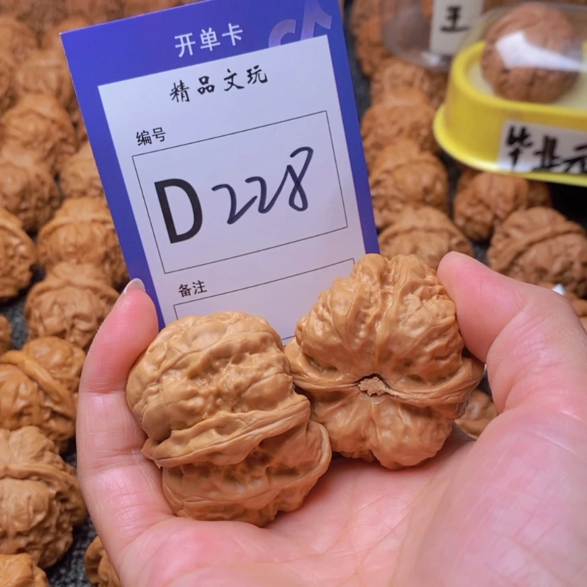 【闪购商品】桃核吊坠K****3你在一起就会觉得