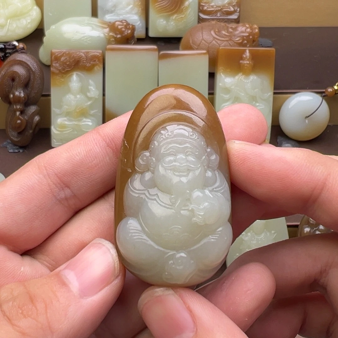 ****毛和田玉（糖玉）未镶嵌颈饰