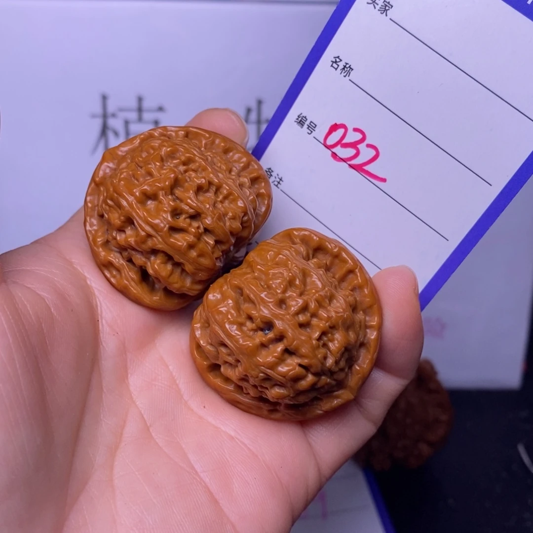 把件文玩核桃032/37三角白