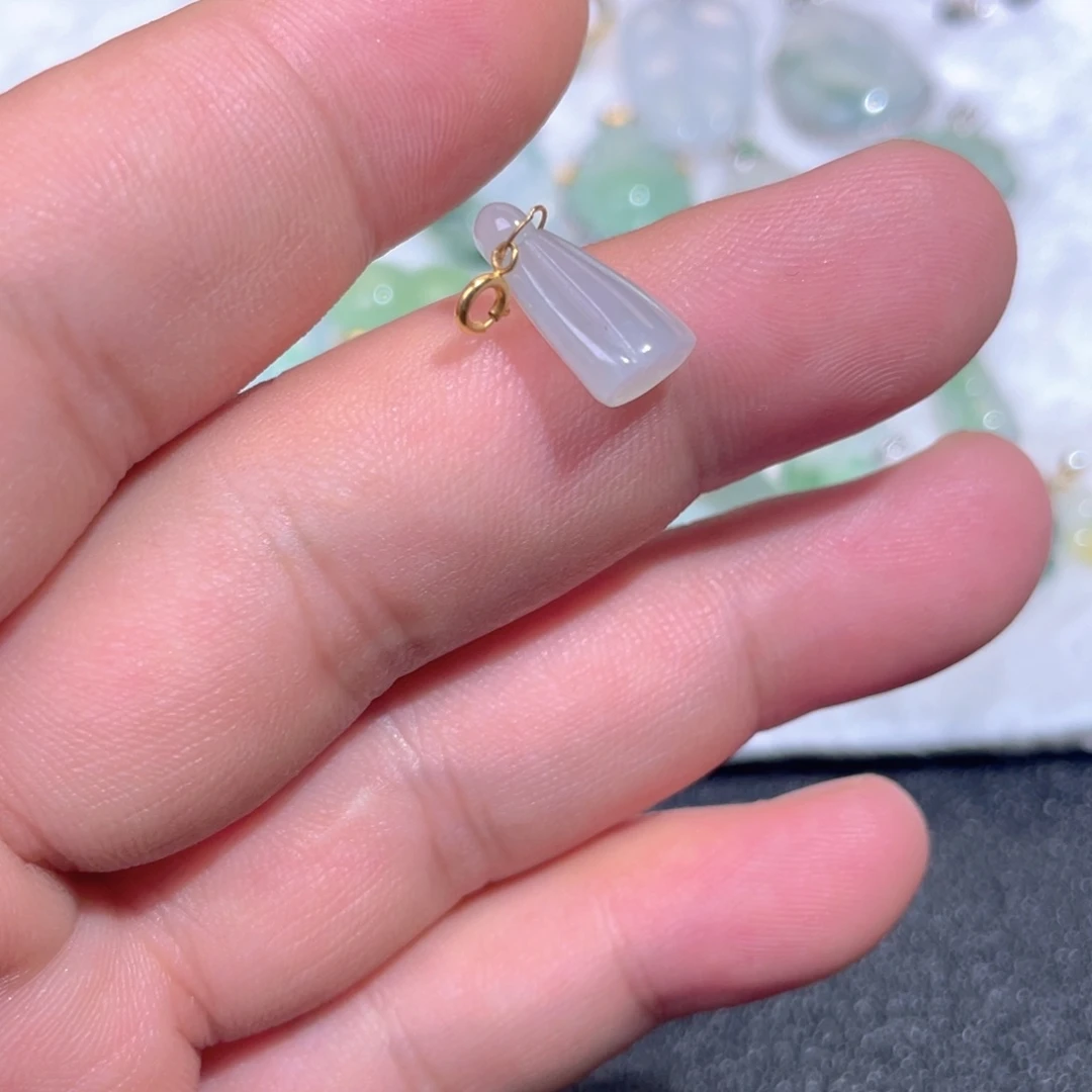 颈饰18K金镶嵌翡翠