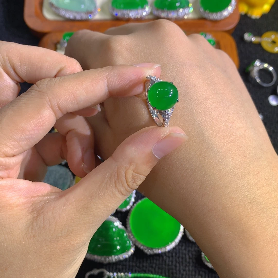 翡翠18K金镶嵌戒指