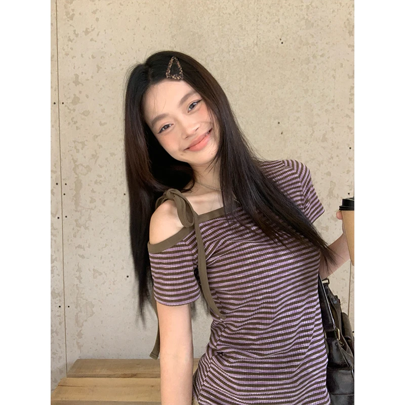 紫拼咖色条纹斜肩短袖t恤女夏季修身韩系露肩设计感独特辣妹上衣