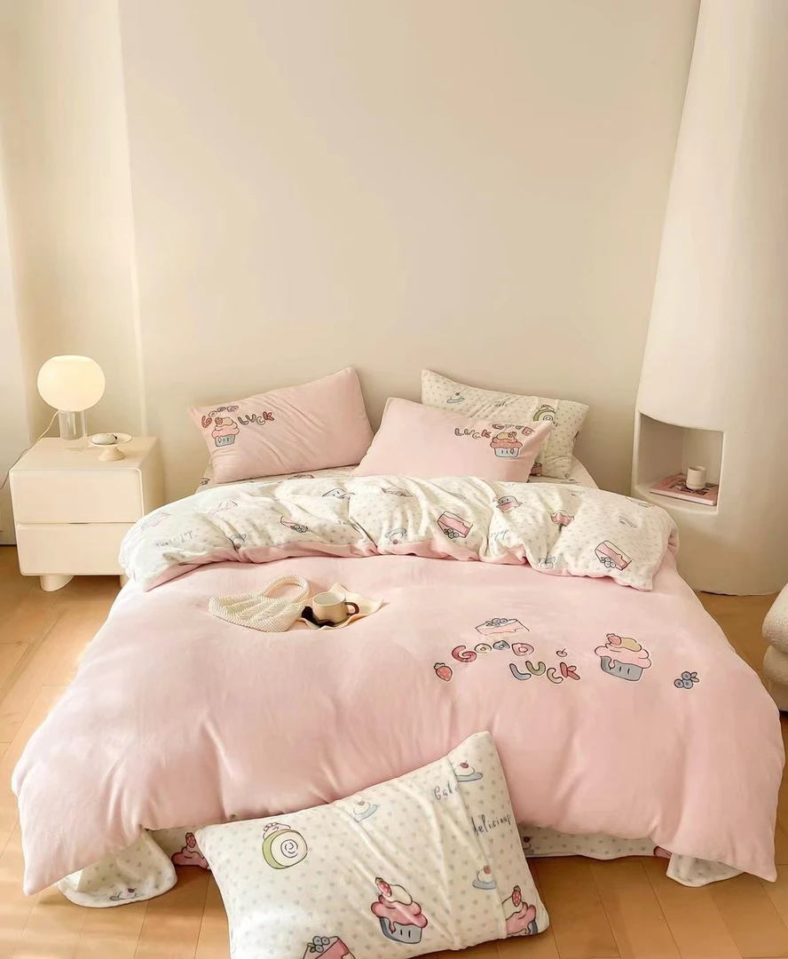 特! 小玲子 一口奶油 高克重全消光刺绣工艺牛奶绒三件套四件套