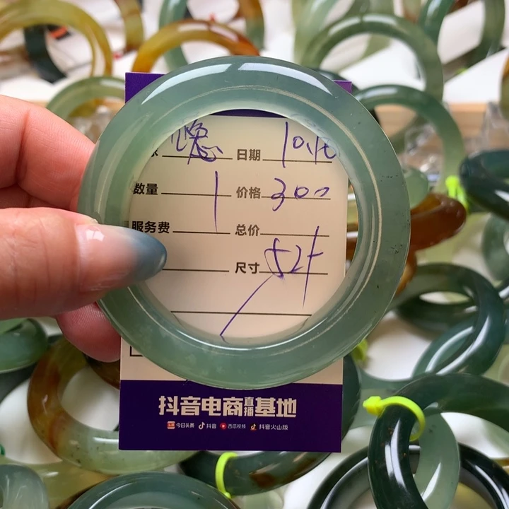 馋***宝未镶嵌岫玉手镯手