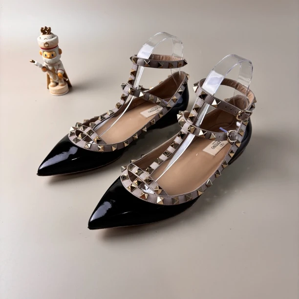 99新 Valentino/华伦天奴 黑色铆钉二环低跟鞋 37.5码 YLP2418