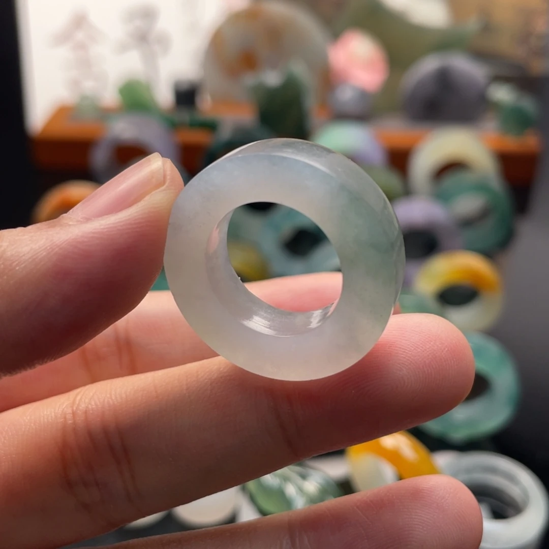 定制翡翠未镶嵌 飘绿