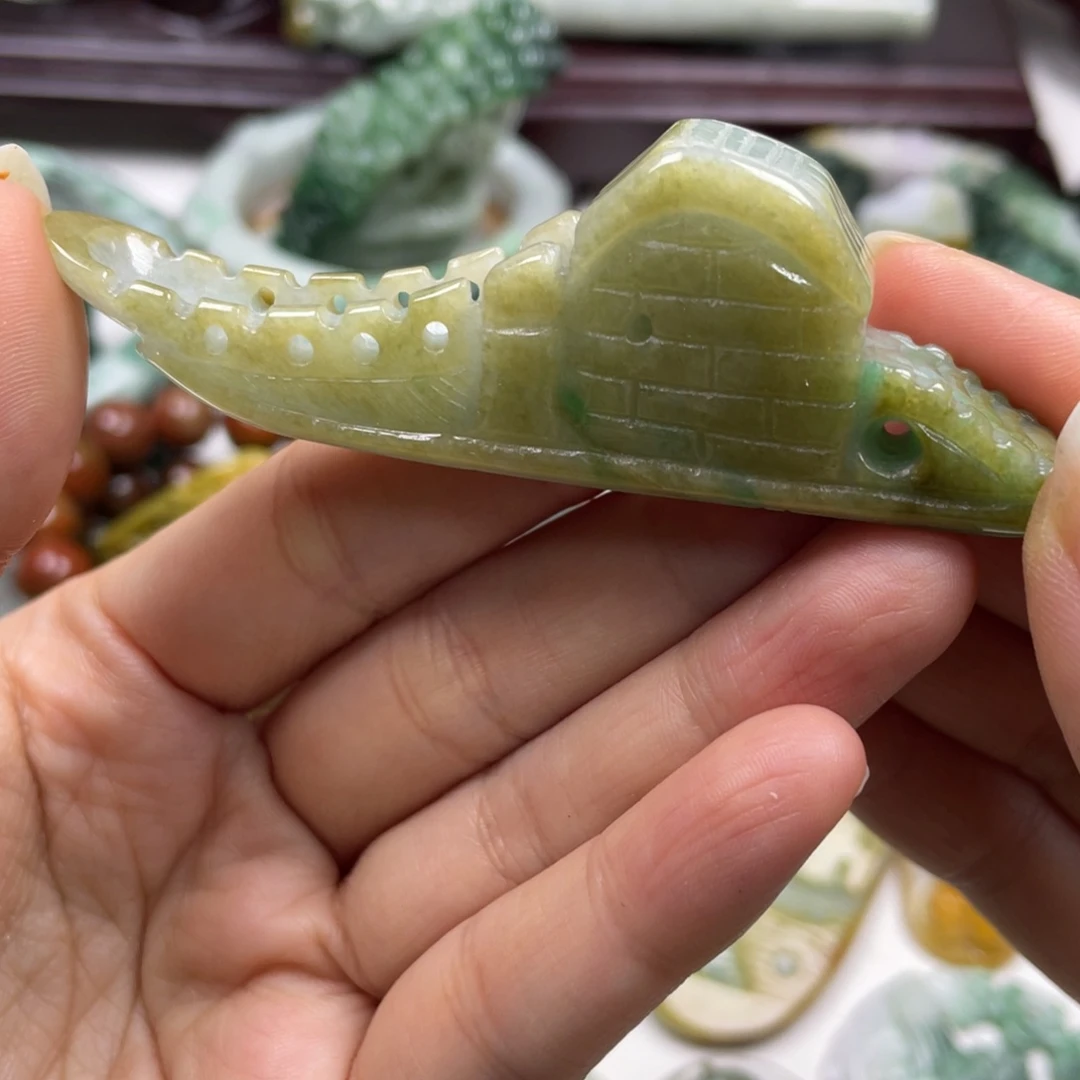 翡翠未镶嵌颈饰牌子