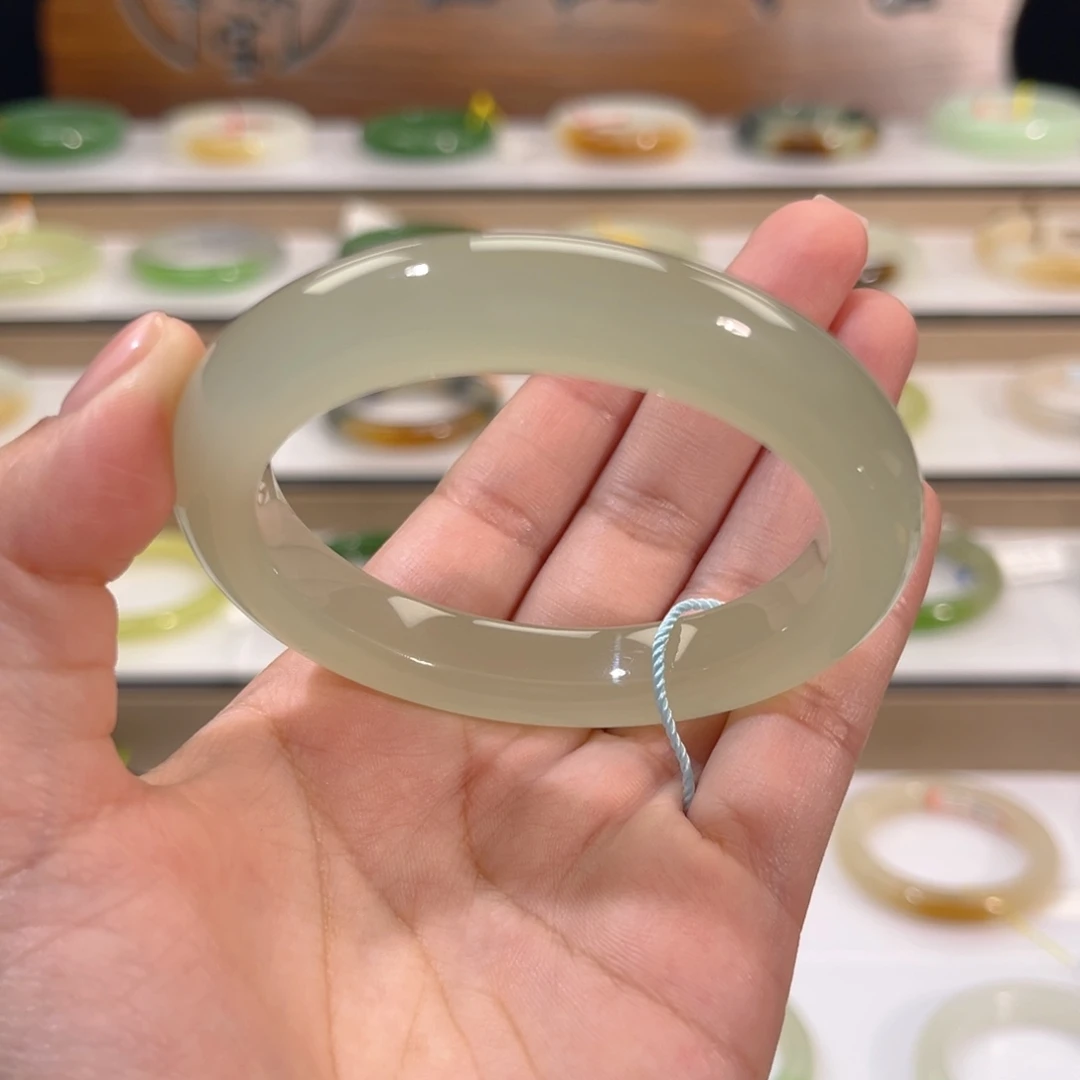 和田玉未镶嵌手镯高冰绿晴无结构