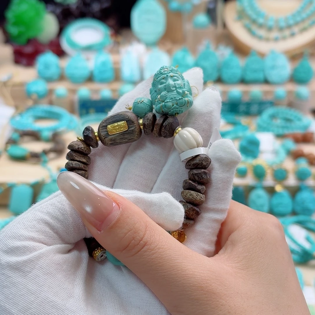 草***酱绿松石未镶嵌珠宝奇石