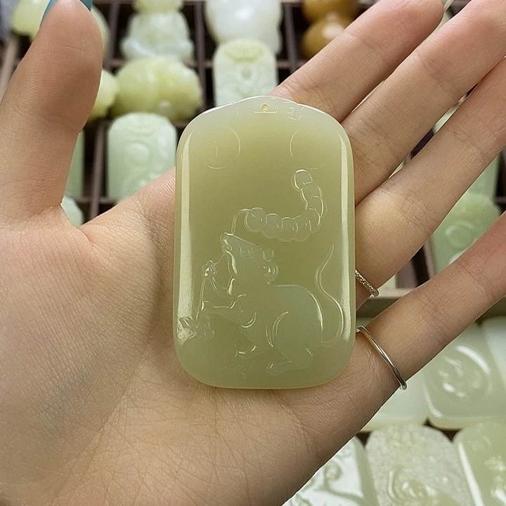 昆仑石双面守护鼠