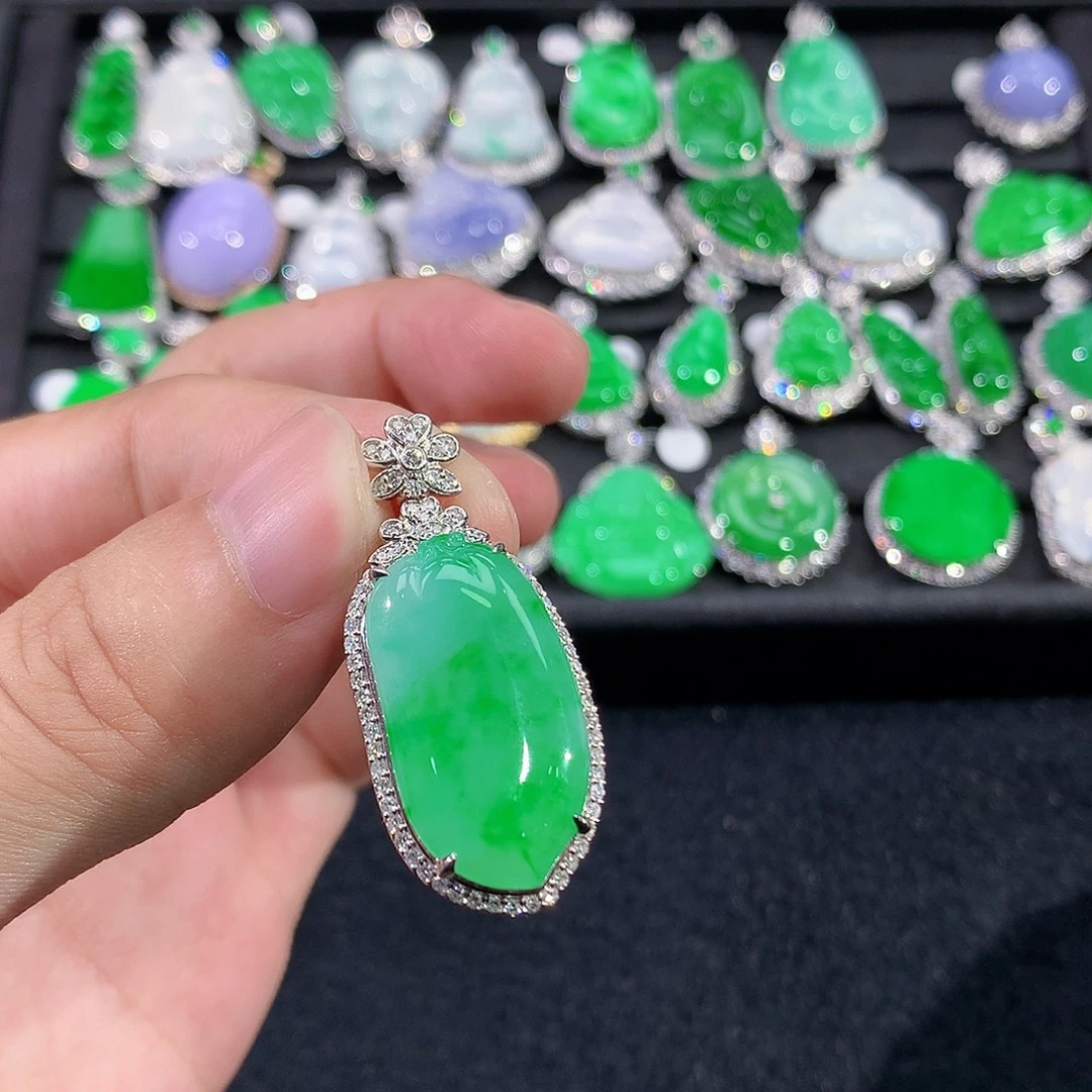 翡翠18K金镶嵌颈饰