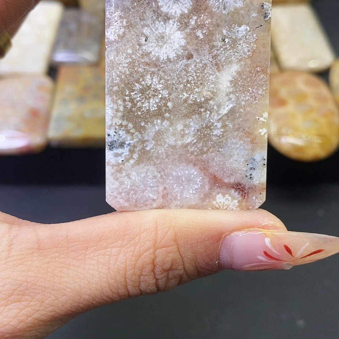 硅化玉颈饰合金马****果