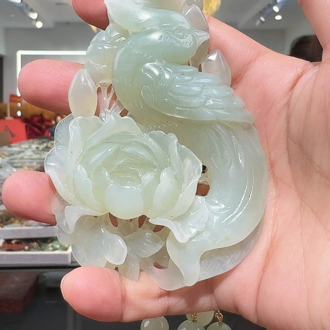 岫玉未镶嵌颈饰吊坠