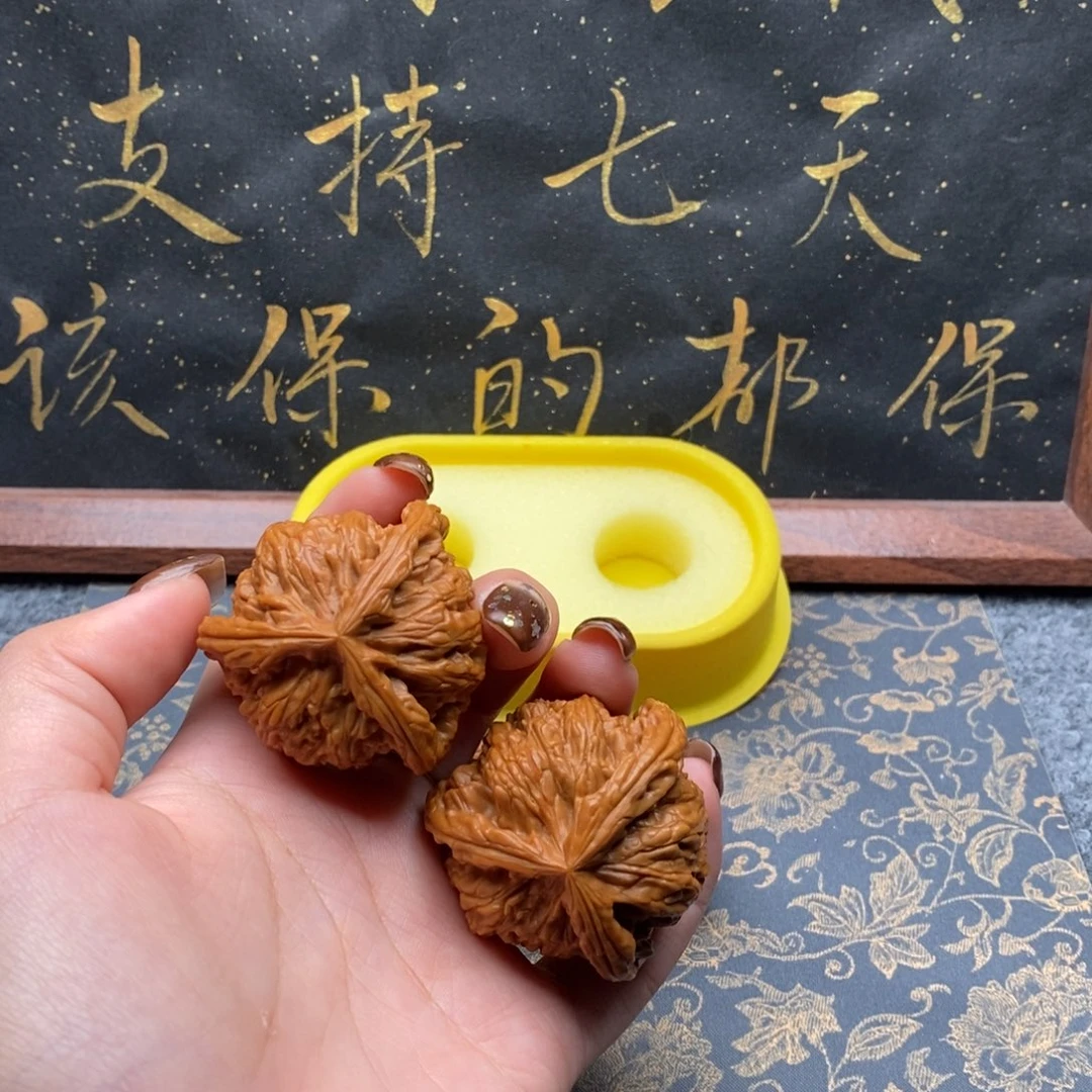 吊坠文玩核桃丁**、白狮子