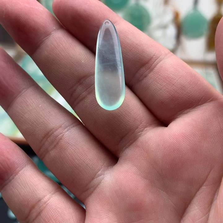 未镶嵌岫玉颈饰水滴