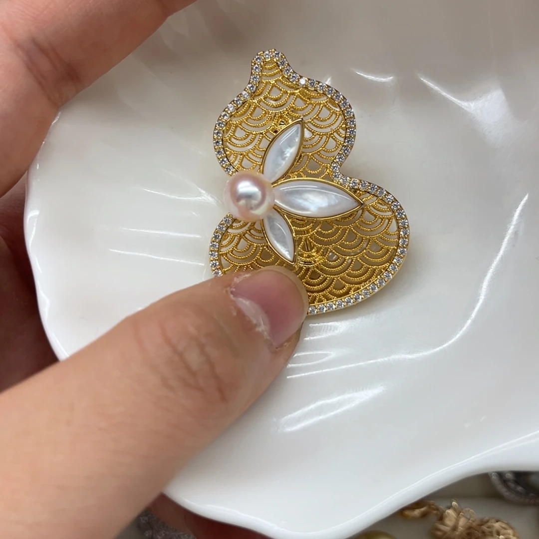 胸饰合金海水珍珠