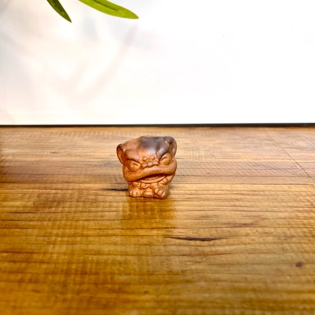 (拿)醒狮大圣红泥小茶宠茶玩粗陶原矿老岩泥盖置摆件创意茶道