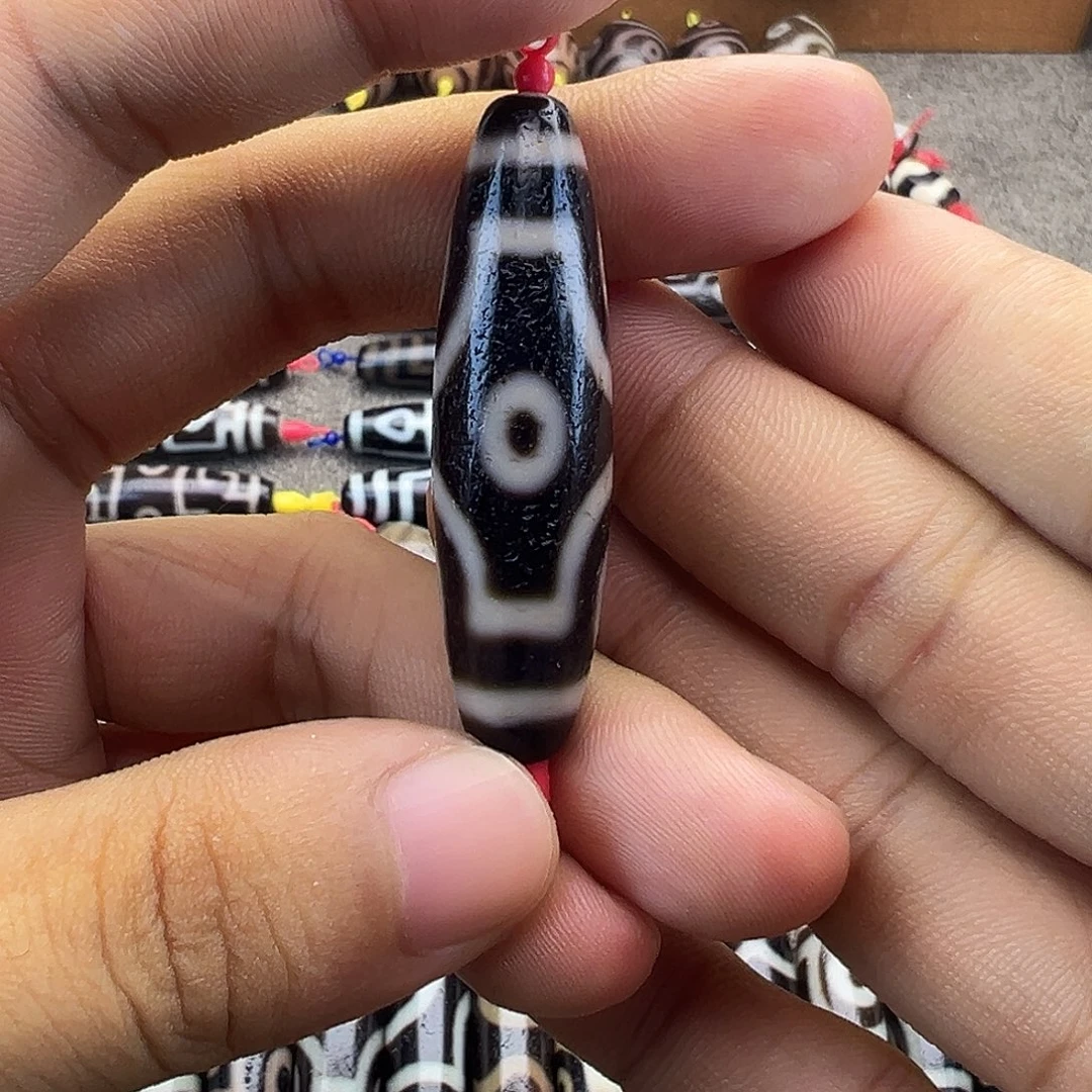 凌***半玛瑙/玉髓未镶嵌吊坠(赠链)曲贡