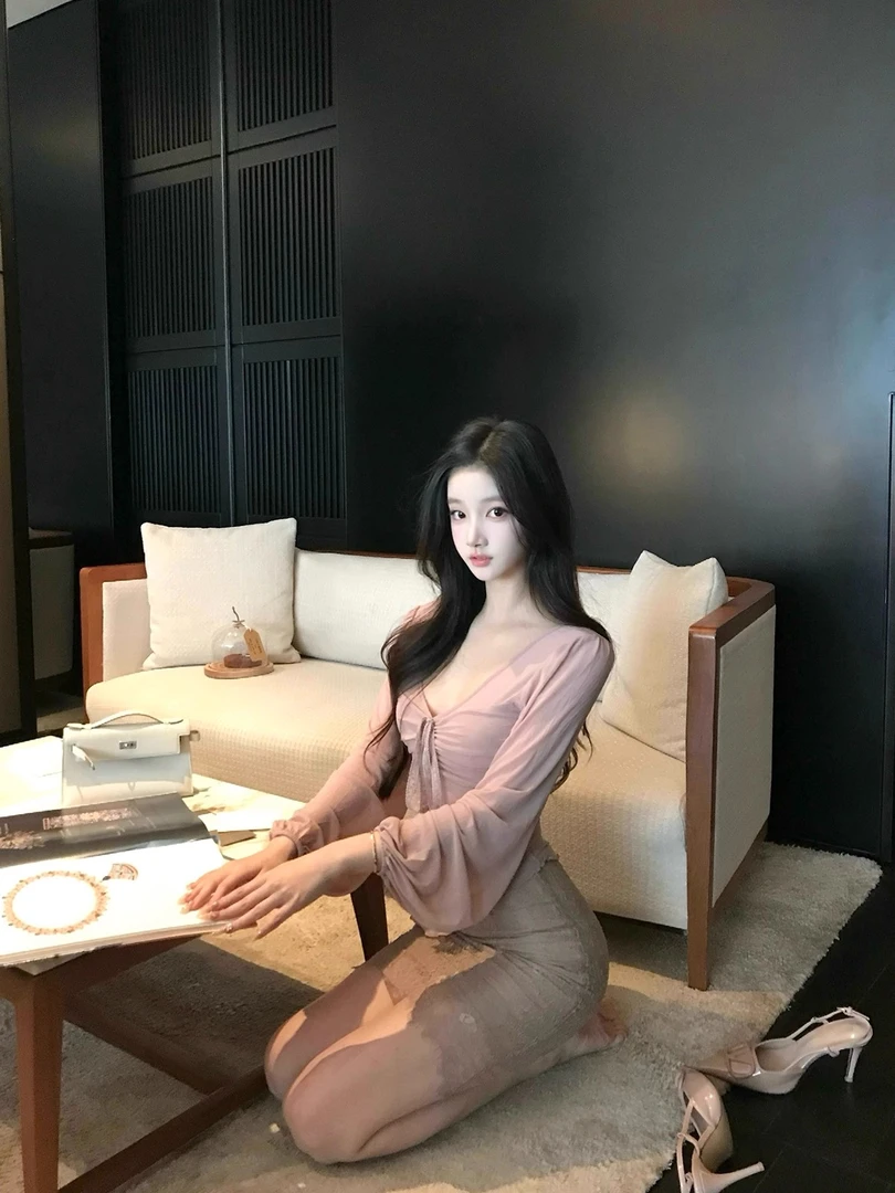 Hotdog 热狗很辣【棠脂粉玉】女人味绑带褶皱上衣+蕾丝半身裙