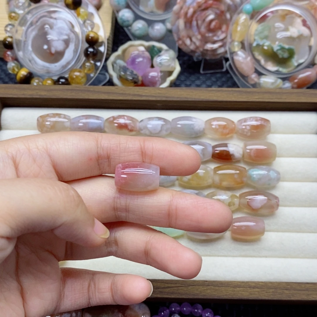 周***琴未镶嵌颈饰玛瑙/玉髓
