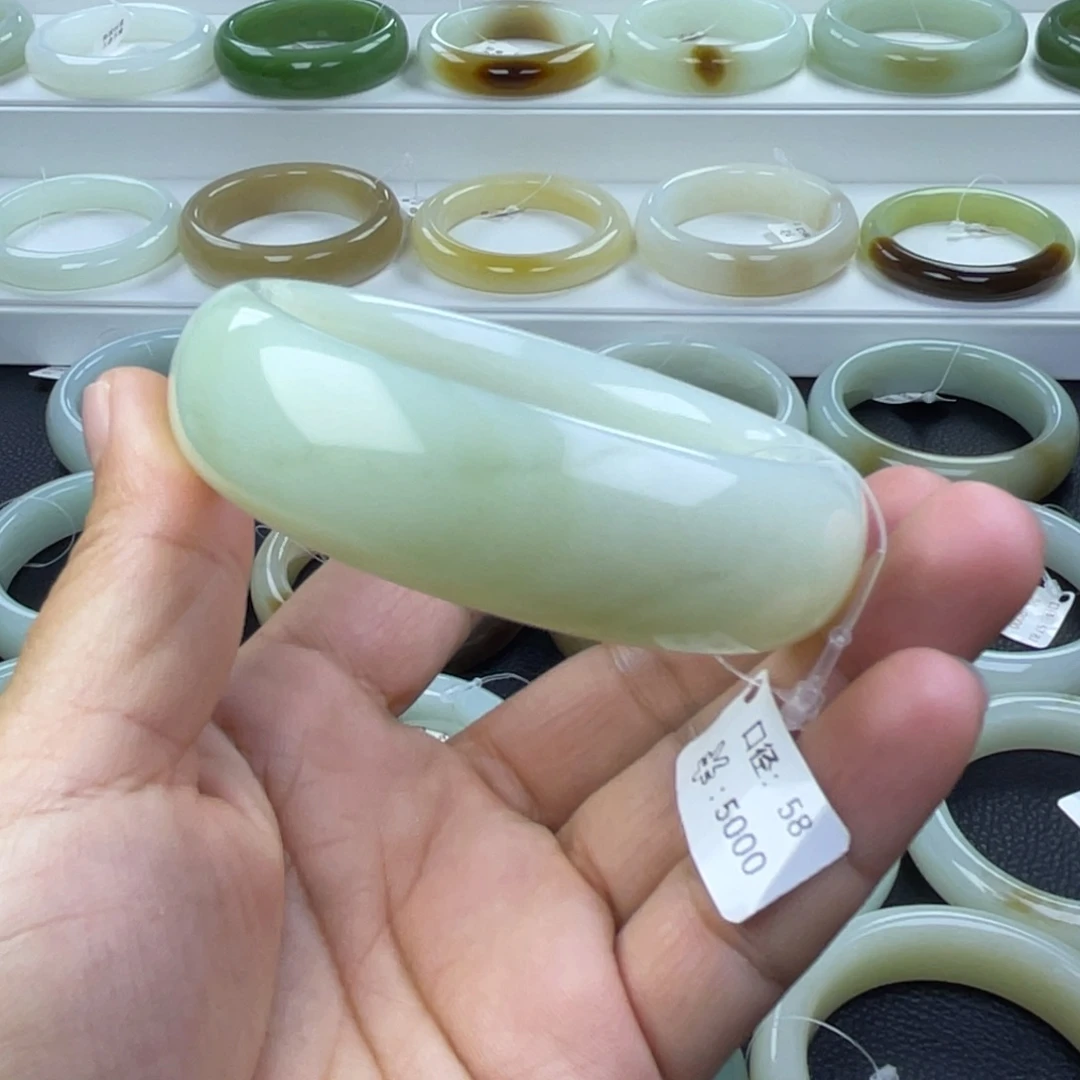 和田玉未镶嵌手镯